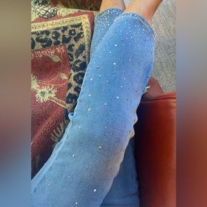 Rhinestone Ethyl Jeans size 8, 27”inseam New Condition Washed Denim, Flattering